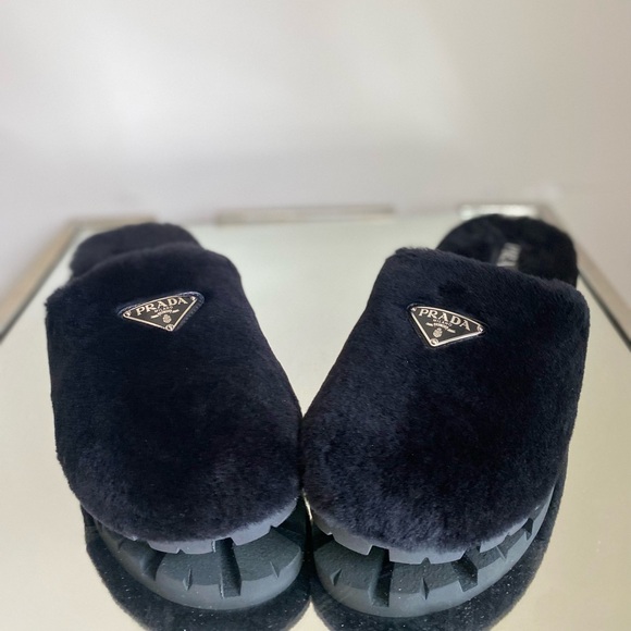 New Prada Shearling slippers 11 $1,050 - Picture 5 of 11